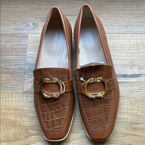 Rockport Women’s Tan Loafers with Gold Accent